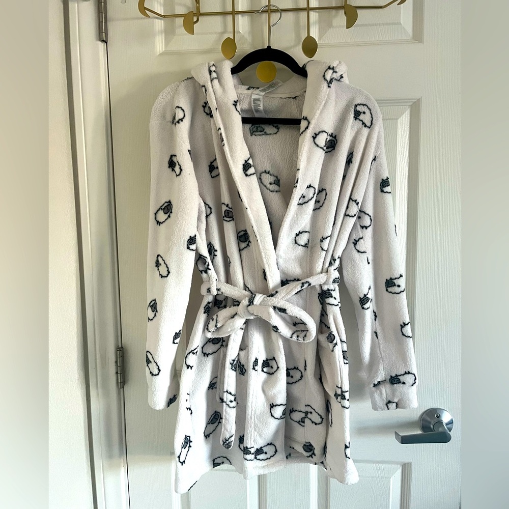 Forever 21 white sheep print fleece robe size small